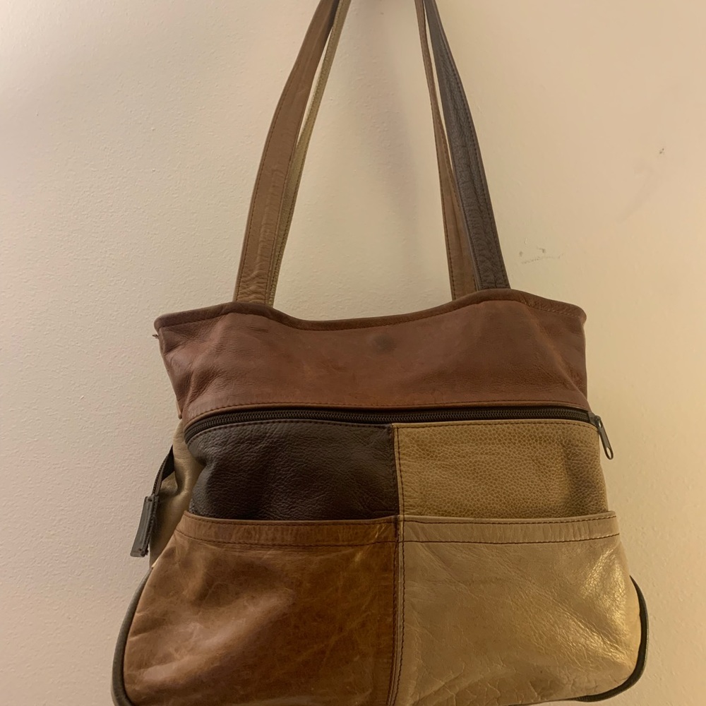ALL LEATHER HANDBAG.  LOTS OF ROOM INSIDE. - Picture 2 of 5